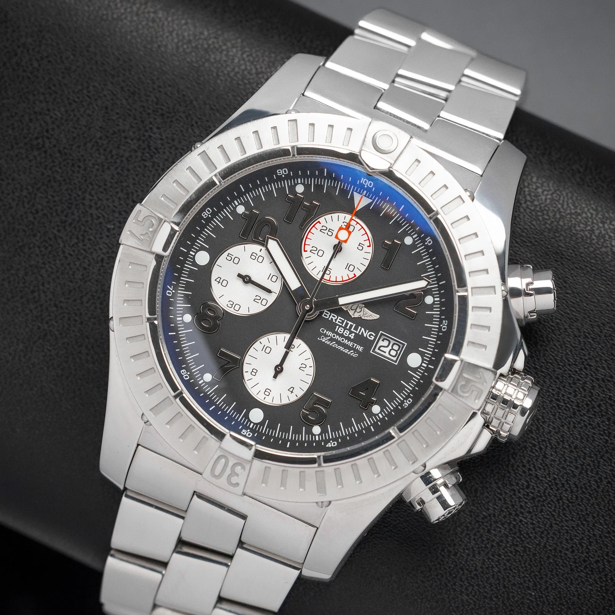 Breitling Avenger A13370