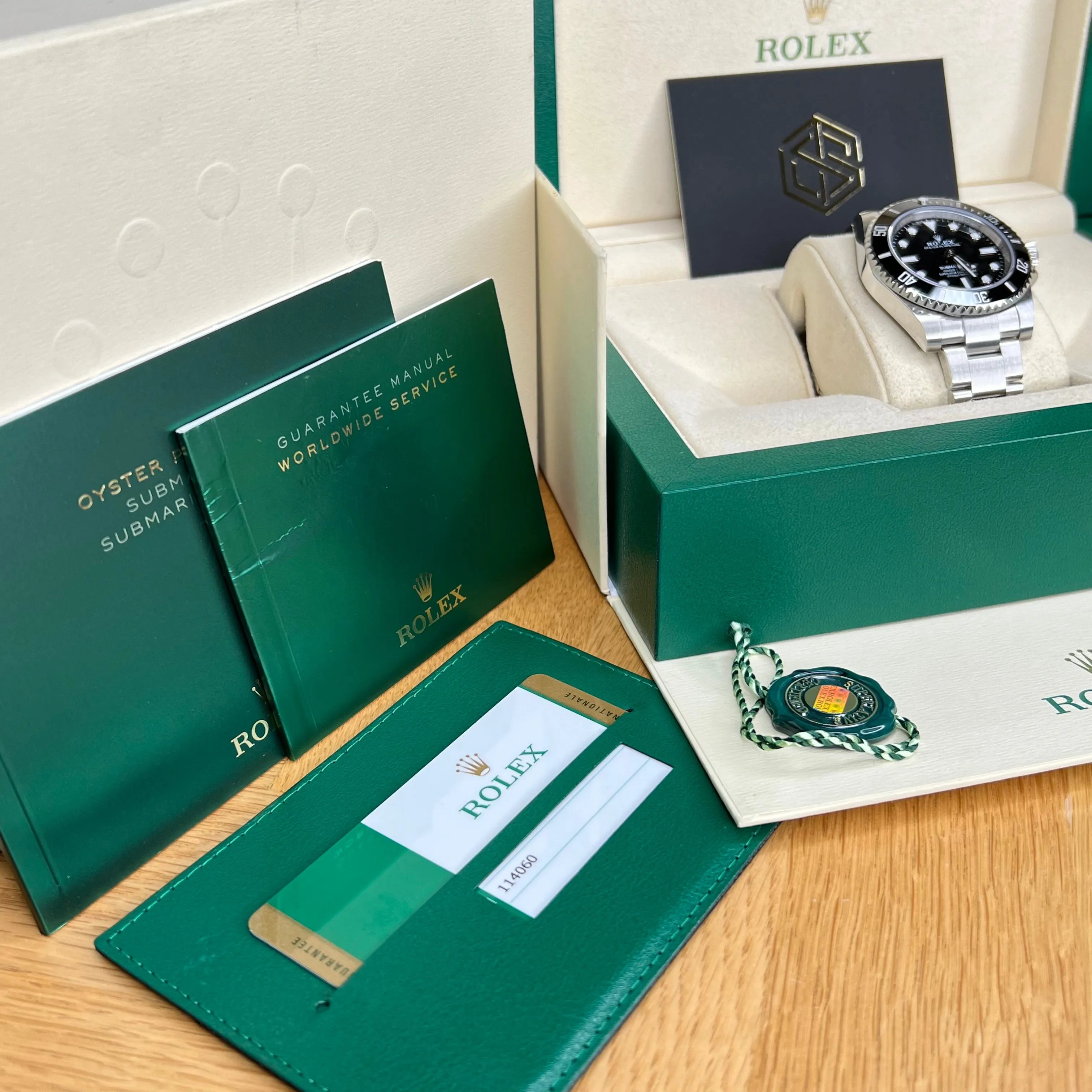 Rolex 114060 Submariner No Date 40mm 2018 Full Set Watch