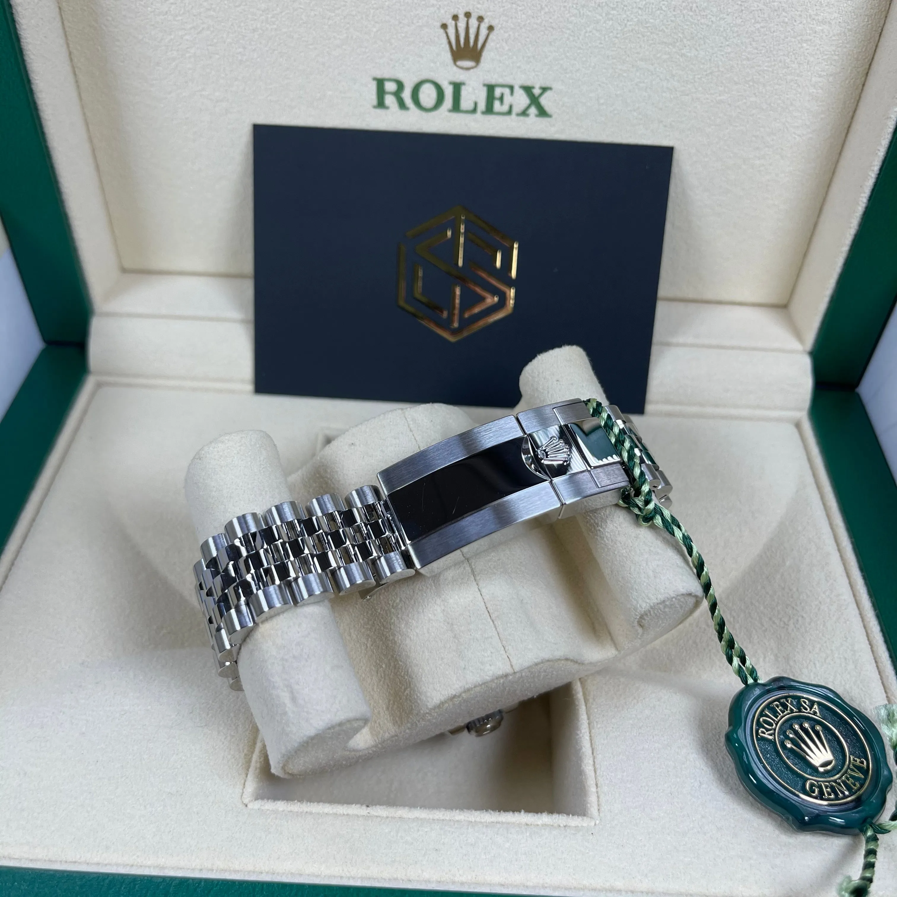 Rolex GMT-Master II 126710BLRO 'Pepsi' Near Mint Condition 2020 Full Set Watch
