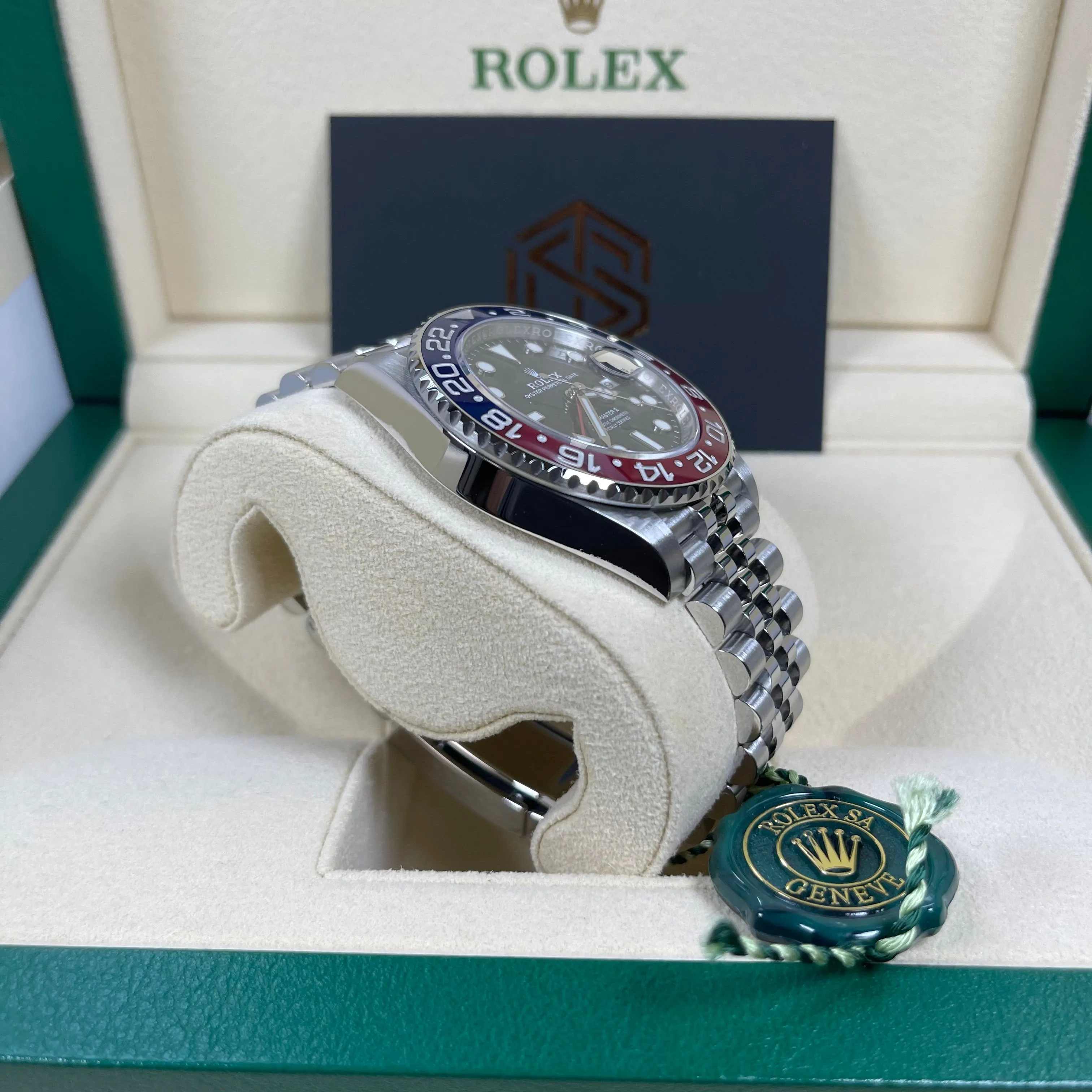 Rolex GMT-Master II 126710BLRO 'Pepsi' Near Mint Condition 2020 Full Set Watch