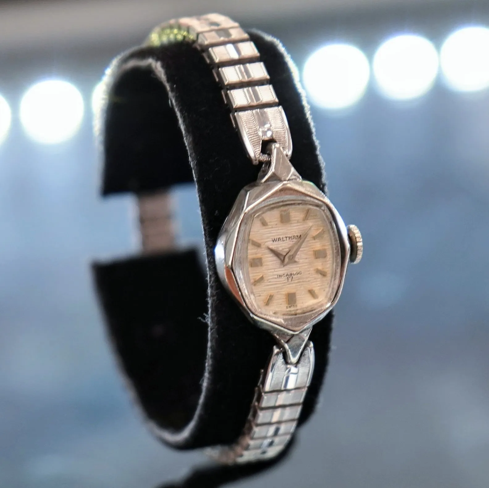 Vintage Ladies WALTHAM Watch Incabloc 17 Jewels - Original Speidel S.S. Bracelet