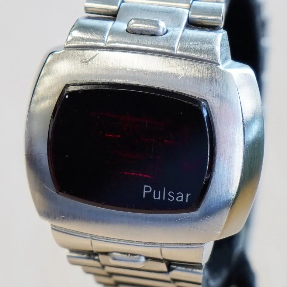 Vintage PULSAR P4 Classic LED Digital Watch 3310 Day Indicator Wristwatch