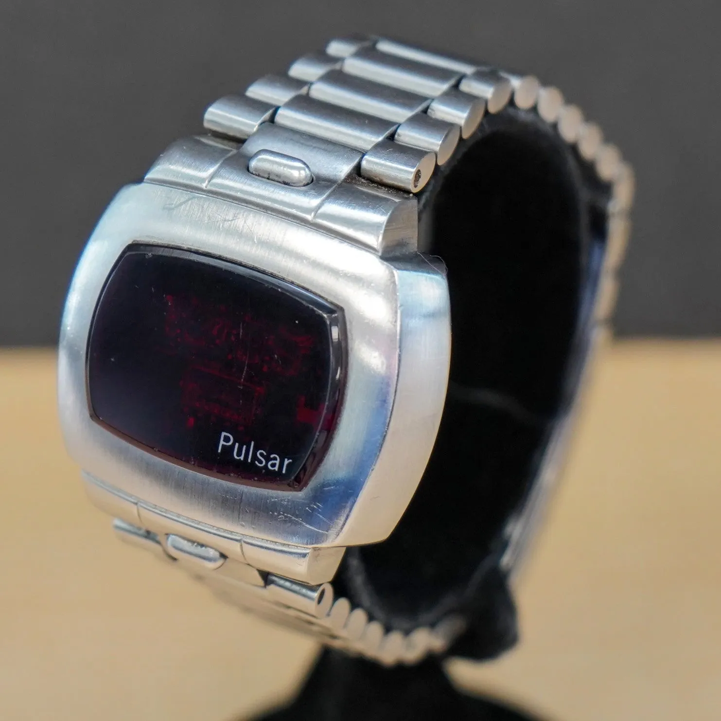 Vintage PULSAR P4 Classic LED Digital Watch 3310 Day Indicator Wristwatch