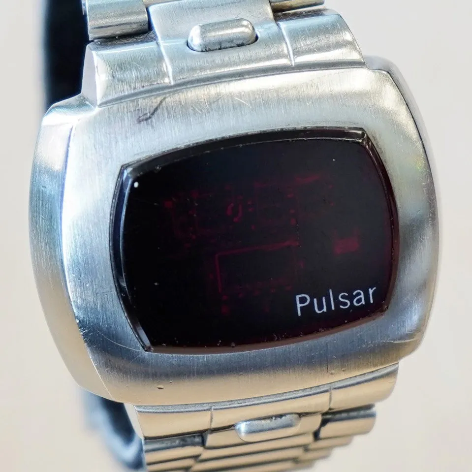 Vintage PULSAR P4 Classic LED Digital Watch 3310 Day Indicator Wristwatch