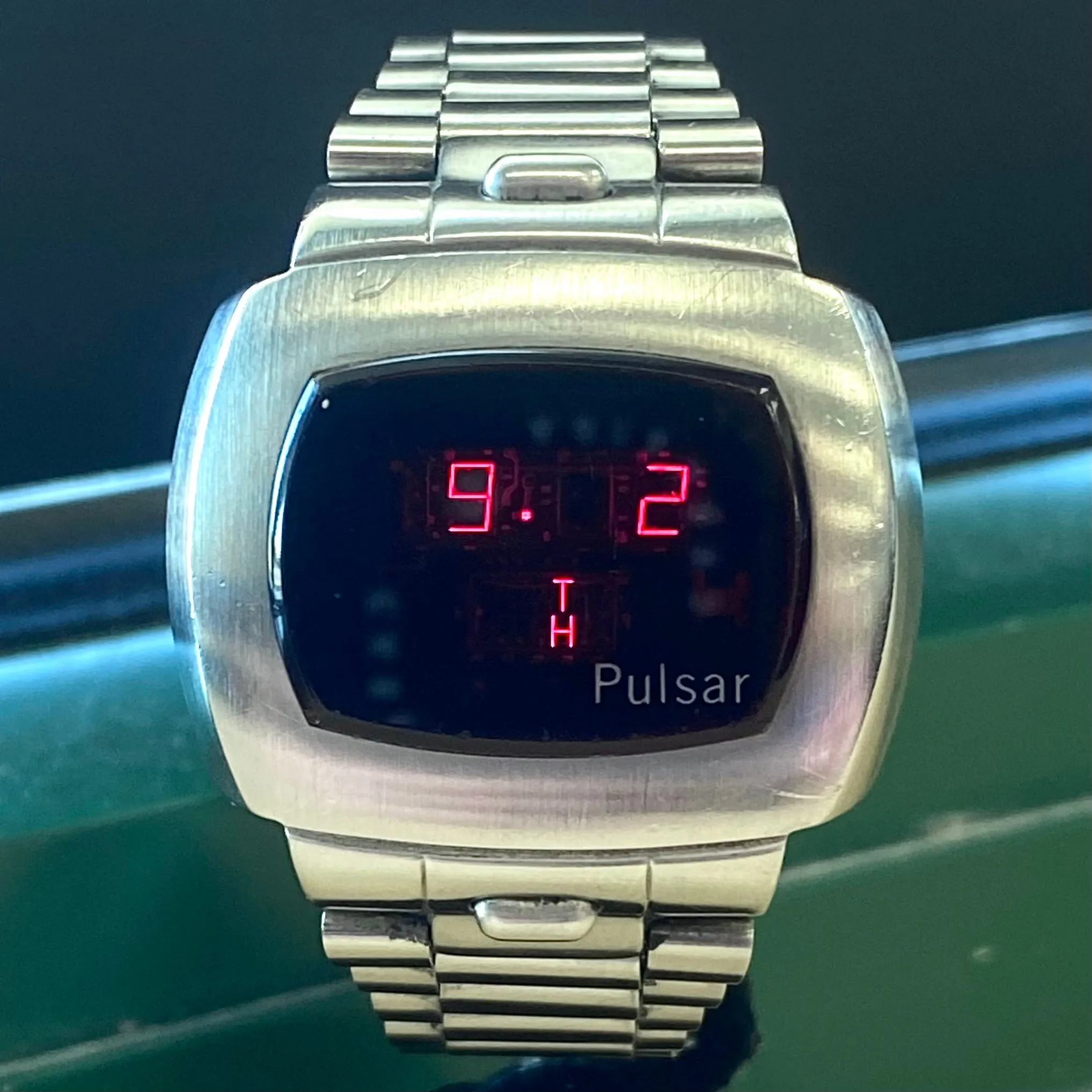 Vintage PULSAR P4 Classic LED Digital Watch 3310 Day Indicator Wristwatch