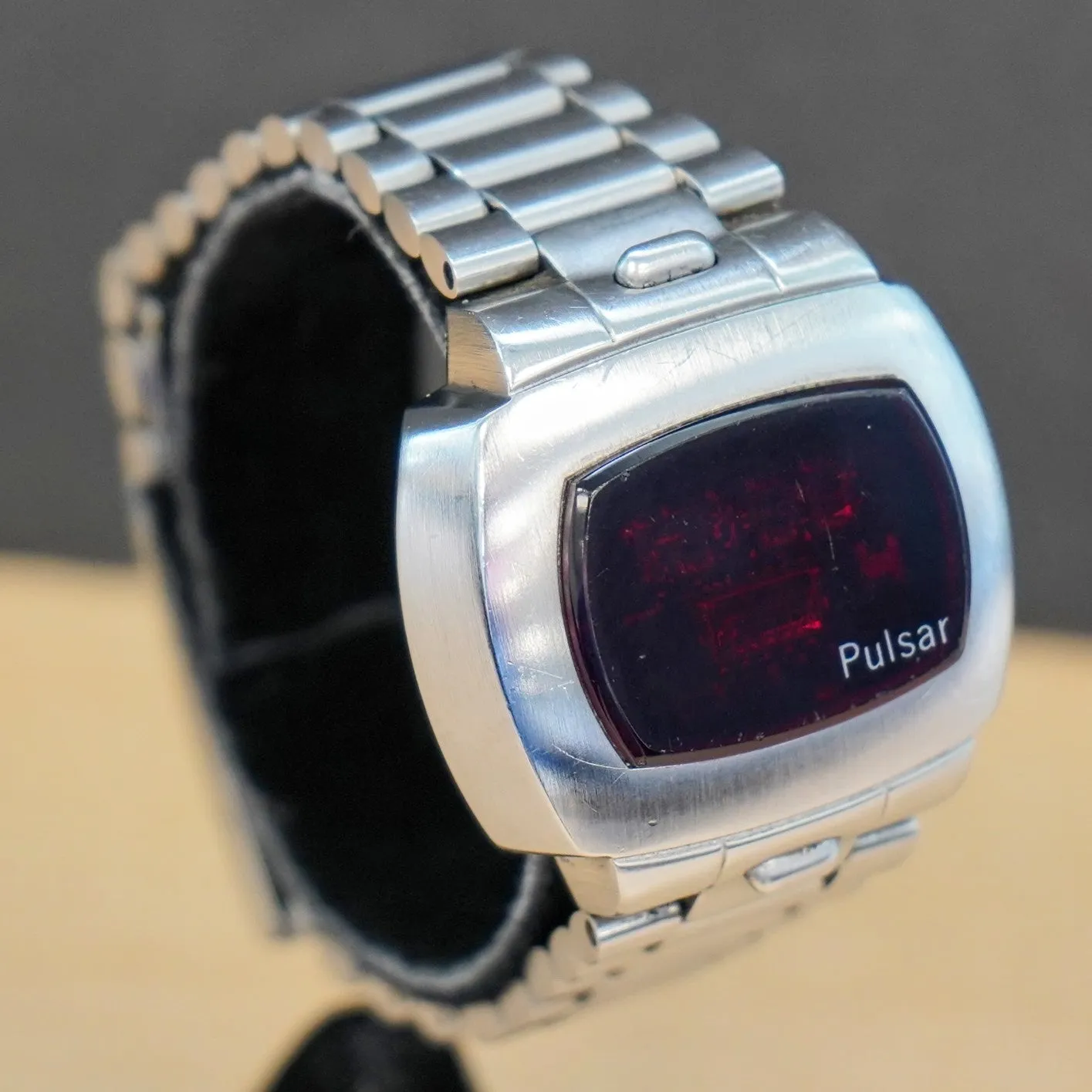 Vintage PULSAR P4 Classic LED Digital Watch 3310 Day Indicator Wristwatch